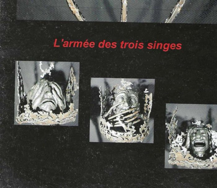 L'armée des trois singes, sculpture de Dyson — planche du livret